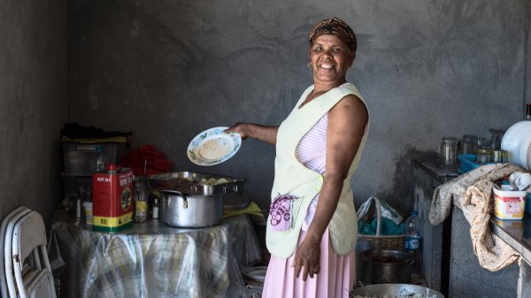 for active travellers on Cabo Verde Islands, lady cooking coffee