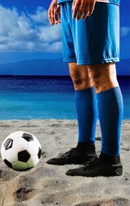 Fussballer am Strand