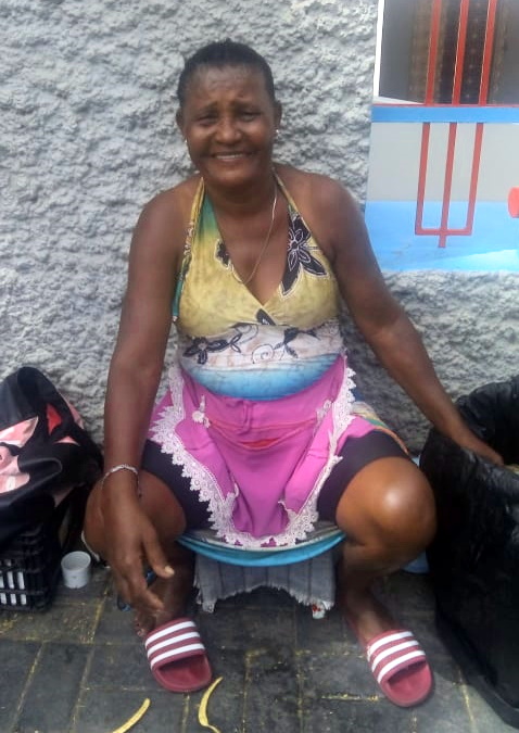 Strassenverkäuferin in Mindelo  Kapverden