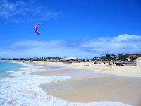 Kitesurfen am Strand von Santa Maria