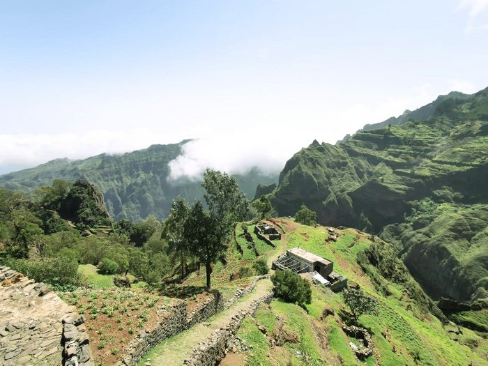 Santo Antão: Green valleys and historical paths