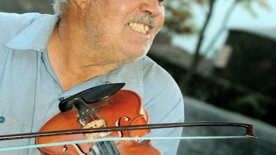 for cultural explorers 1 on Cabo Verde for cultural explorer 1 - playing music on Fogo