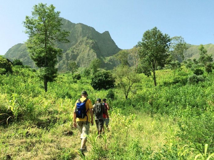 Wanderung im Grünen auf Santiago