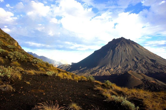 vielfältige Inselwelt: aktiver Vulkan auf Fogo