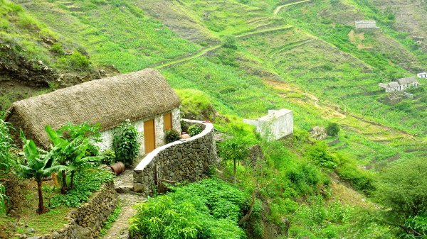 Siedlung am Hang auf Santo Antão