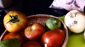 Kulinarisches von den Kapverden - frische Zutaten Zutaten vom Markt für ein original Rezept von den Kapverden