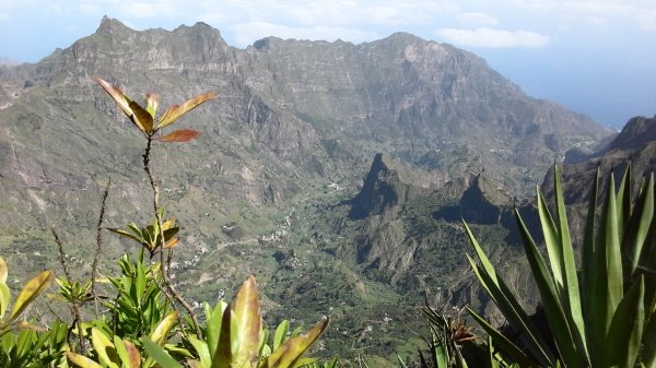 Baustein Santiago - grüne Täler