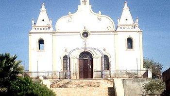 weisse Kirche auf der Insel Maio