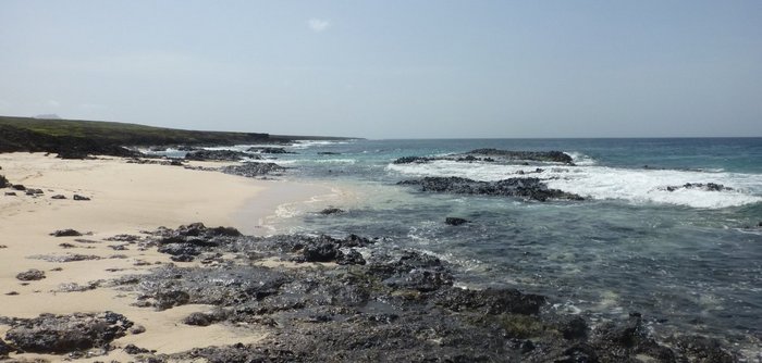 Santa Luzia: karge Vegetation und trockenes Klima kennzeichnen diese Insel